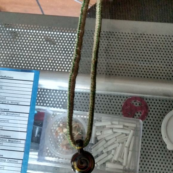 Vintage hand blown hemp necklace - Picture 3 of 3